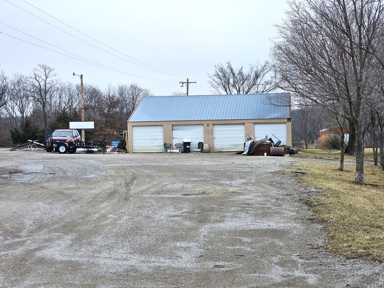 More Photos Of 1920 Bob Griffin Rd, Cameron Hotel For Sale