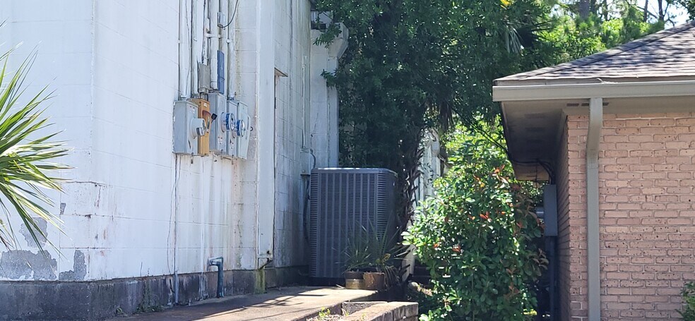 More Photos Of 520 33rd St, Gulfport Office For Sale