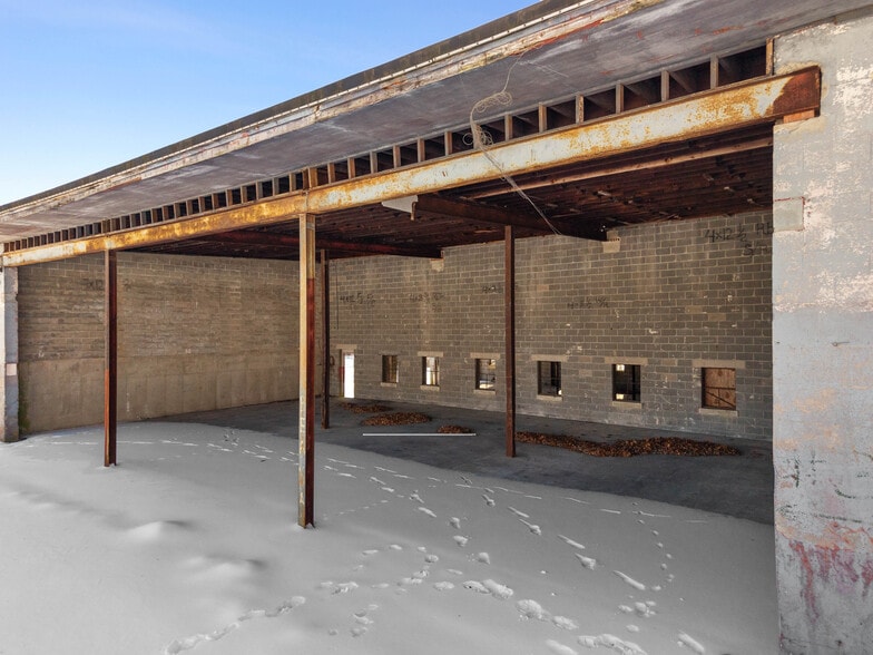 More Photos Of 45 Richards Grove Rd, Quaker Hill Service For Sale