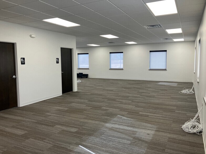 More Photos Of 2935 Universal Ct, Oshkosh Medical For Lease