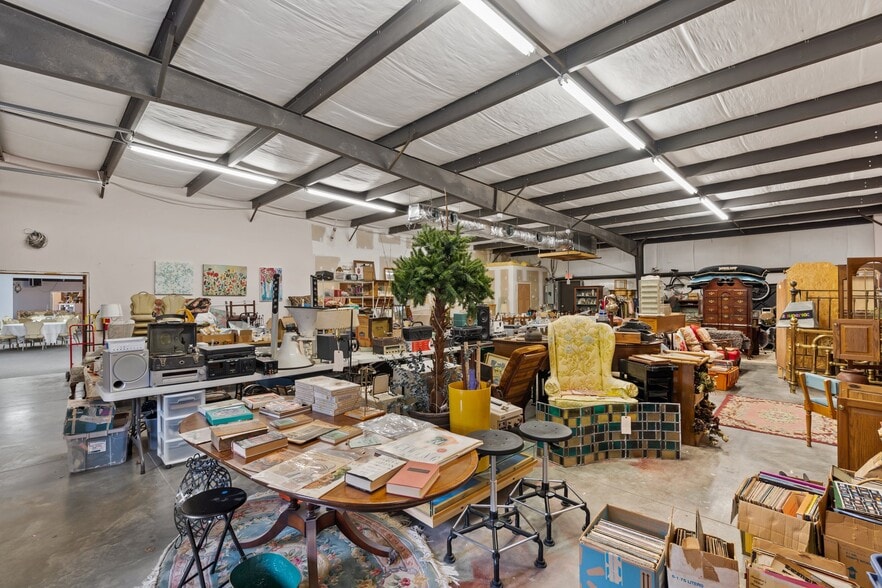 More Photos Of 161 Dawkins St, Aberdeen Showroom For Sale