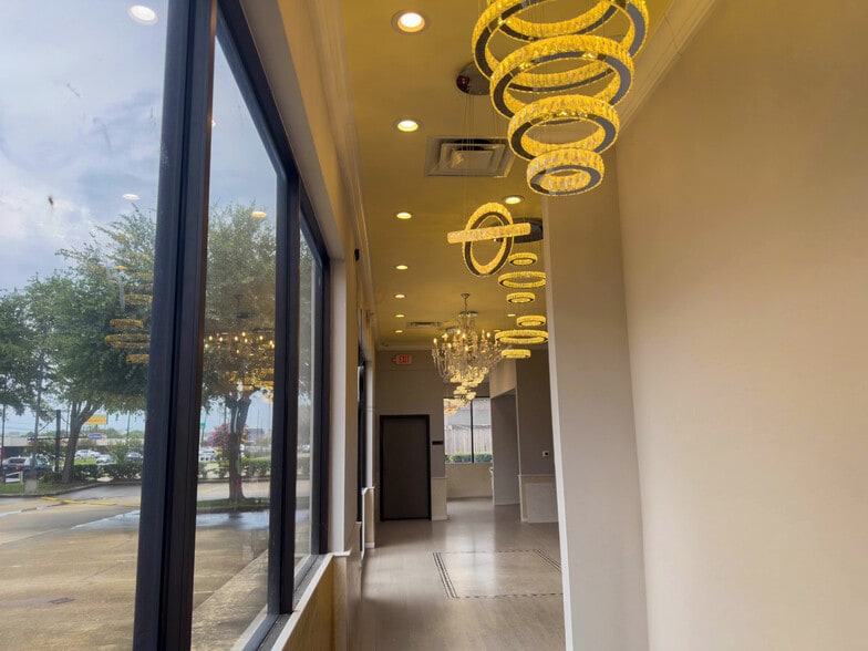 More Photos Of 12838 Murphy Rd, Stafford Showroom For Lease