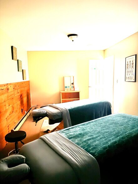 More Photos Of 6985 Woodstock Rd, Hartford Office For Lease