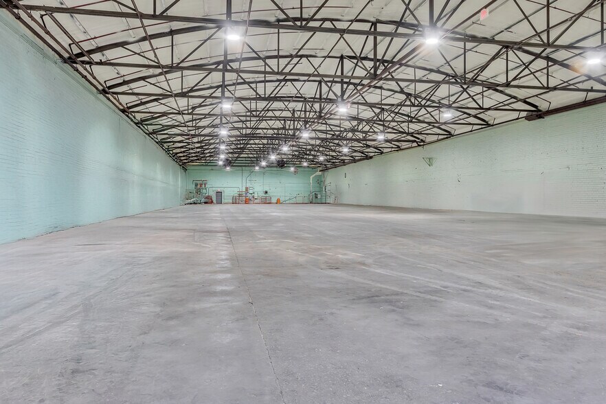 More Photos Of 121 Trotter Industrial Ln, Saluda Warehouse For Lease