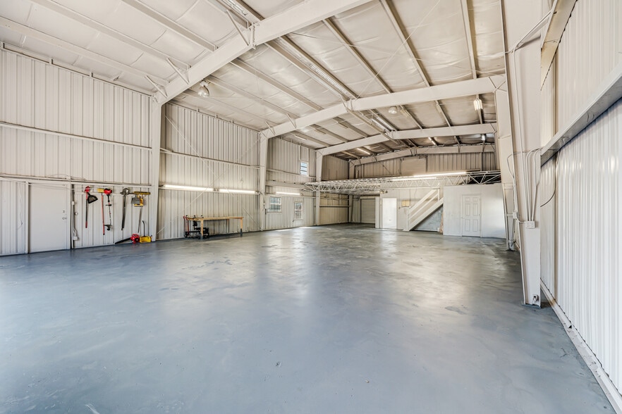 More Photos Of 1911 Dana Dr, Fort Myers Warehouse For Sale
