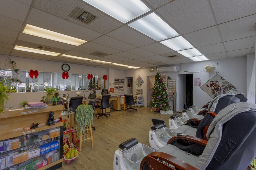 More Photos Of , Petaluma General Retail For Sale