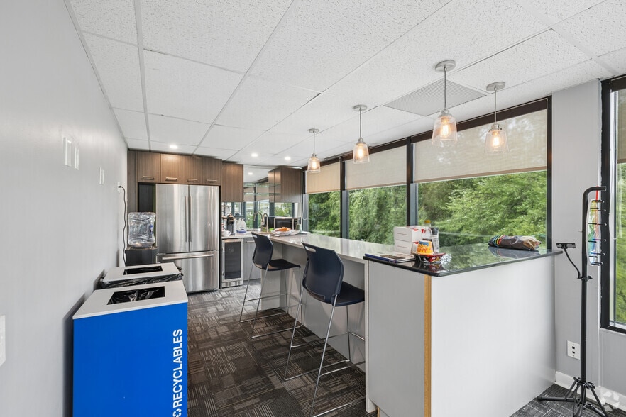 More Photos Of 523 Hollywood Ave, Cherry Hill Office For Lease