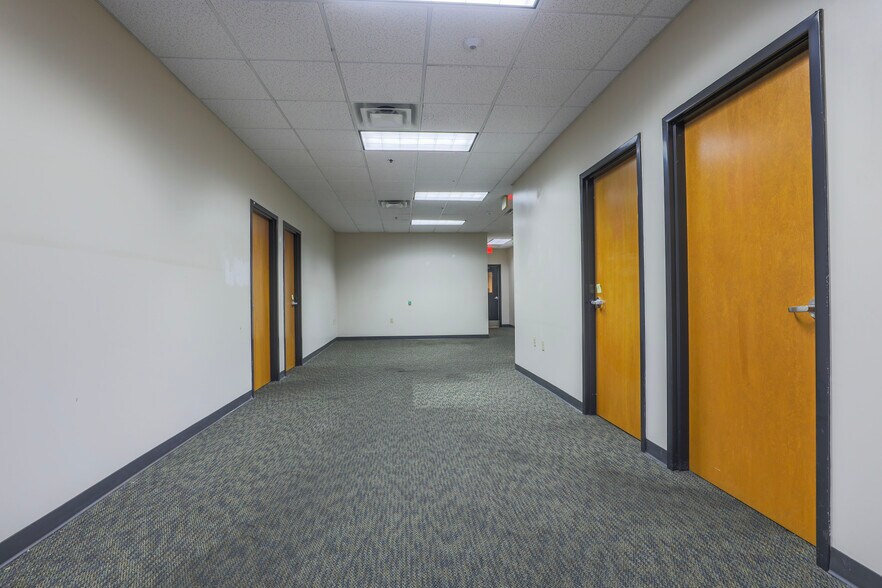 More Photos Of 1350 Tradeport Dr, Orlando Warehouse For Lease