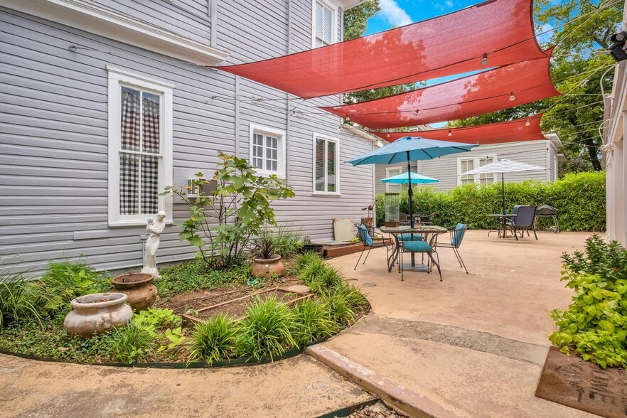 More Photos Of 225 W Craig Pl, San Antonio Hotel For Sale