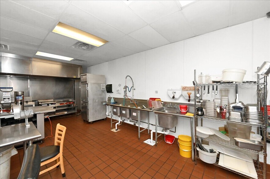 More Photos Of 812 Main St NE, Hanceville Fast Food For Sale