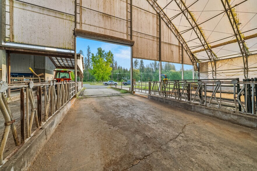 More Photos Of 6531 Lower River Rd, Grants Pass Specialty For Sale