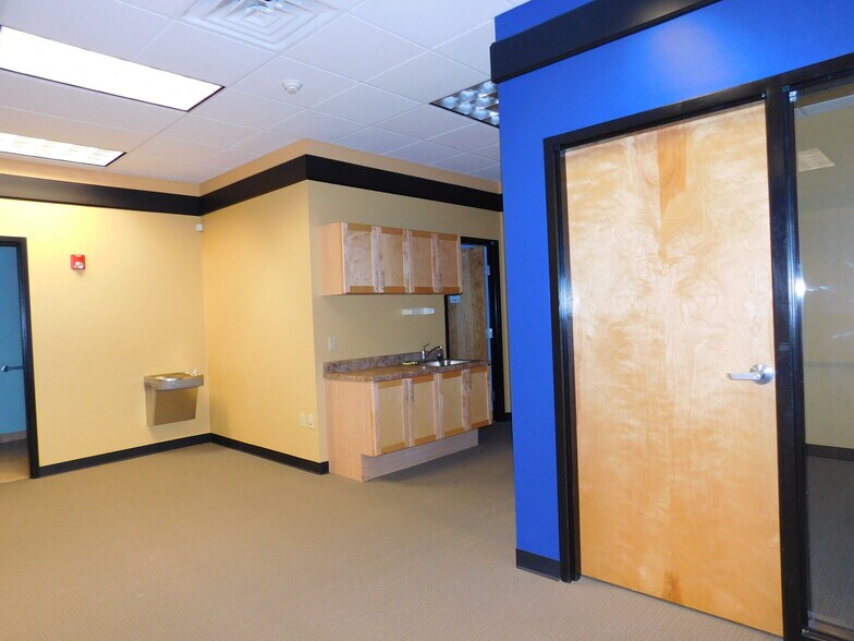 More Photos Of 153 Perry Hwy, Pittsburgh Storefront Retail Office For Lease