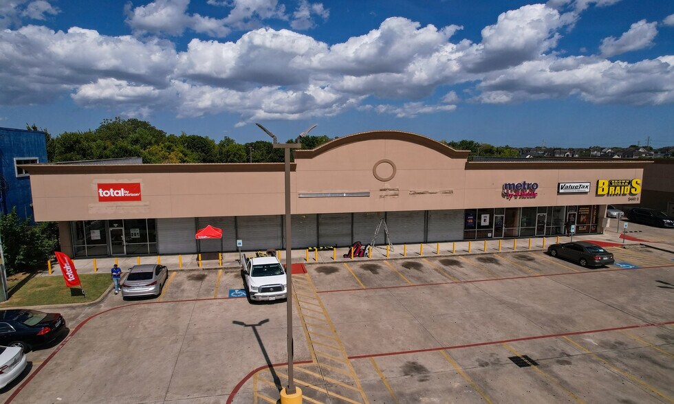 More Photos Of 9441 Cullen Blvd, Houston Unknown For Lease
