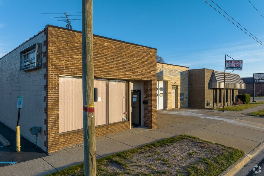 More Photos Of 12825-12837 Dix Toledo Rd, Southgate Office For Sale