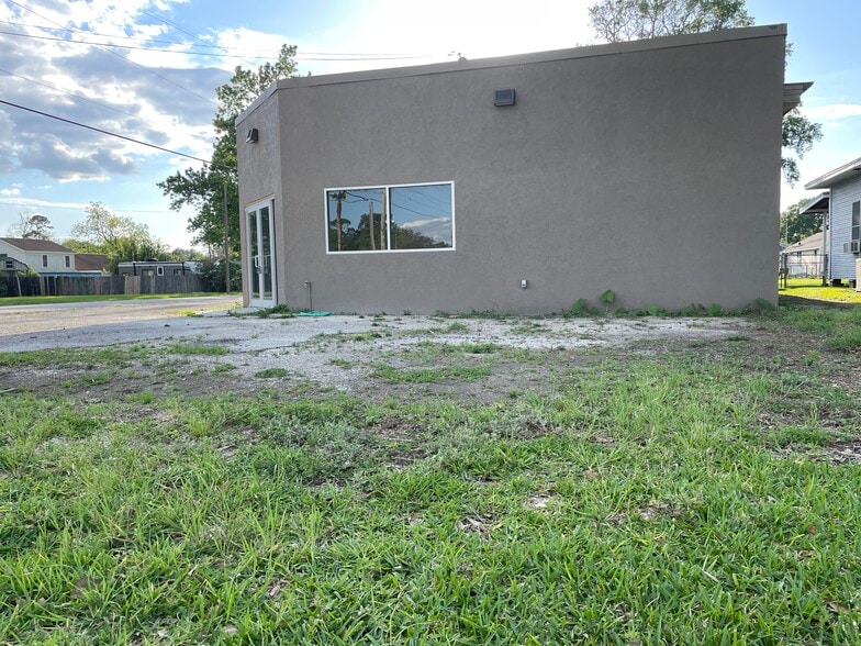 More Photos Of 928 Block St, Port Neches Office Residential For Sale