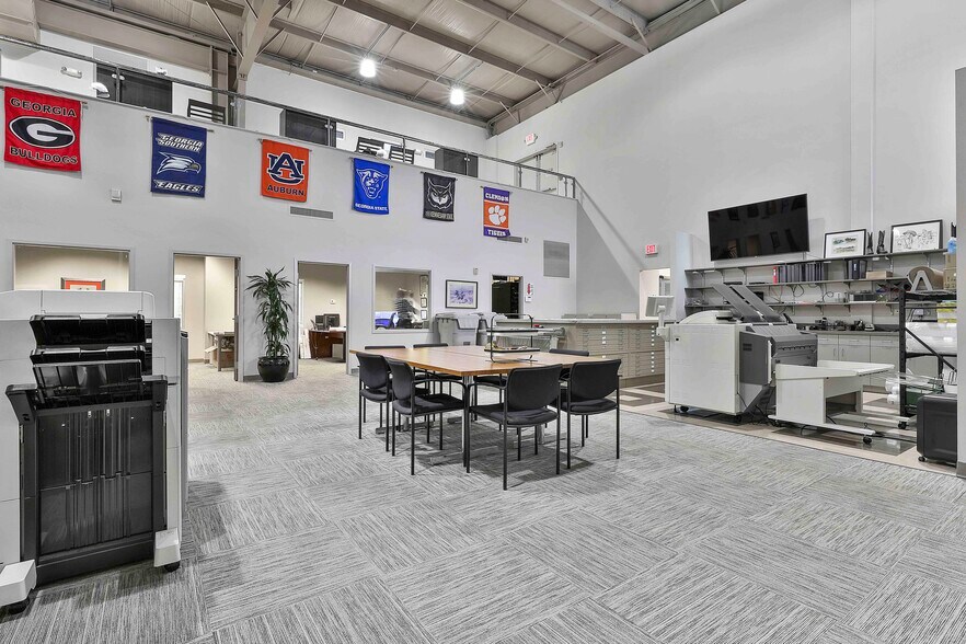 More Photos Of 1039 Sullivan Rd, Newnan Office For Lease