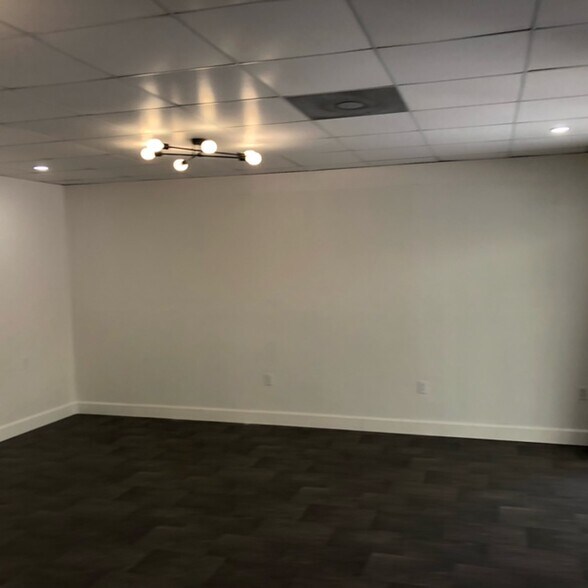 More Photos Of 1931-1937 Manatee Ave W, Bradenton Storefront Retail Office For Lease