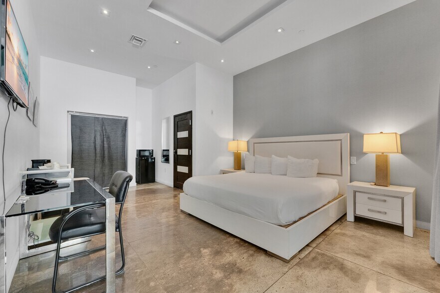 More Photos Of 524 Ocean Dr, Miami Beach Hotel For Sale