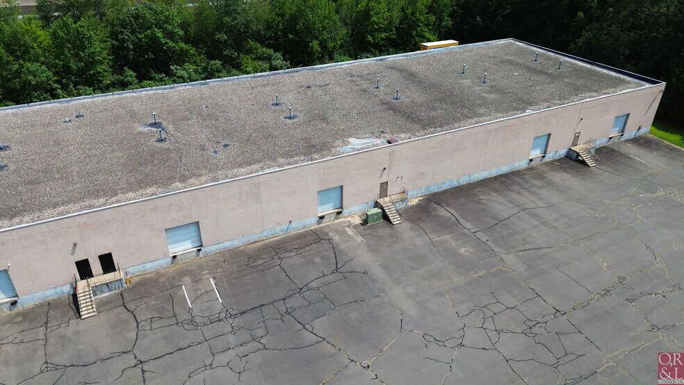 More Photos Of 95 Peters Rd, Bloomfield Light Manufacturing For Lease