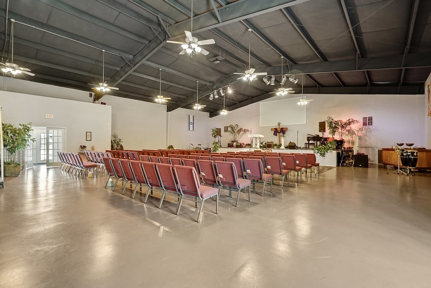More Photos Of 13712 Rankin Cir, Houston Religious Facility For Sale