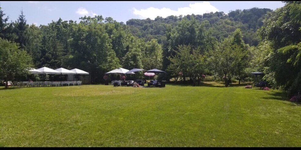 More Photos Of 407-409 Main St W, Grimsby Convenience Store For Sale