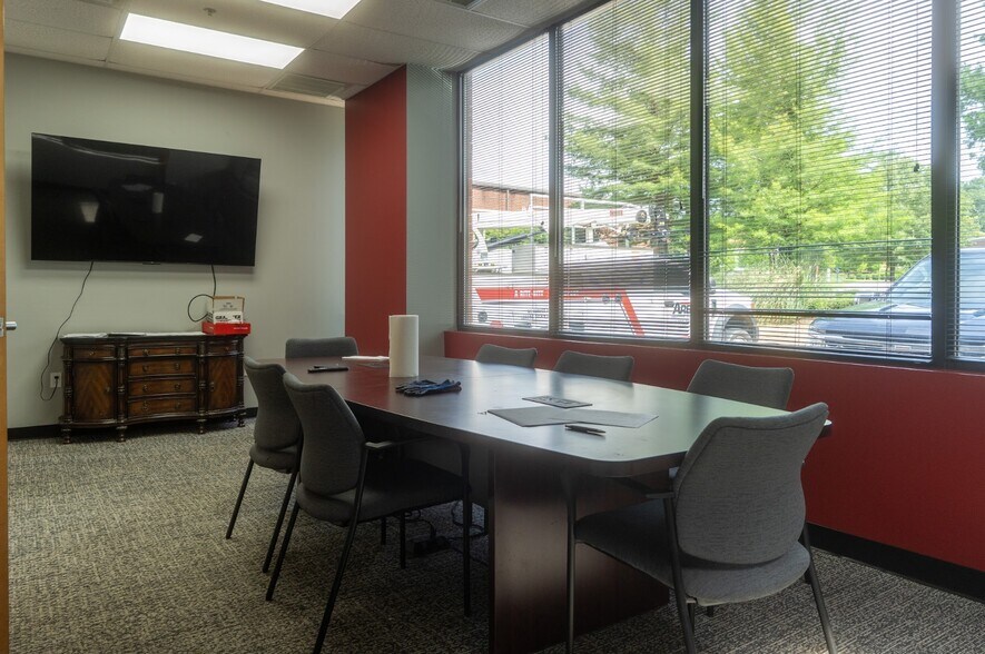 More Photos Of 207 Park Ct, Ridgeland Warehouse For Lease