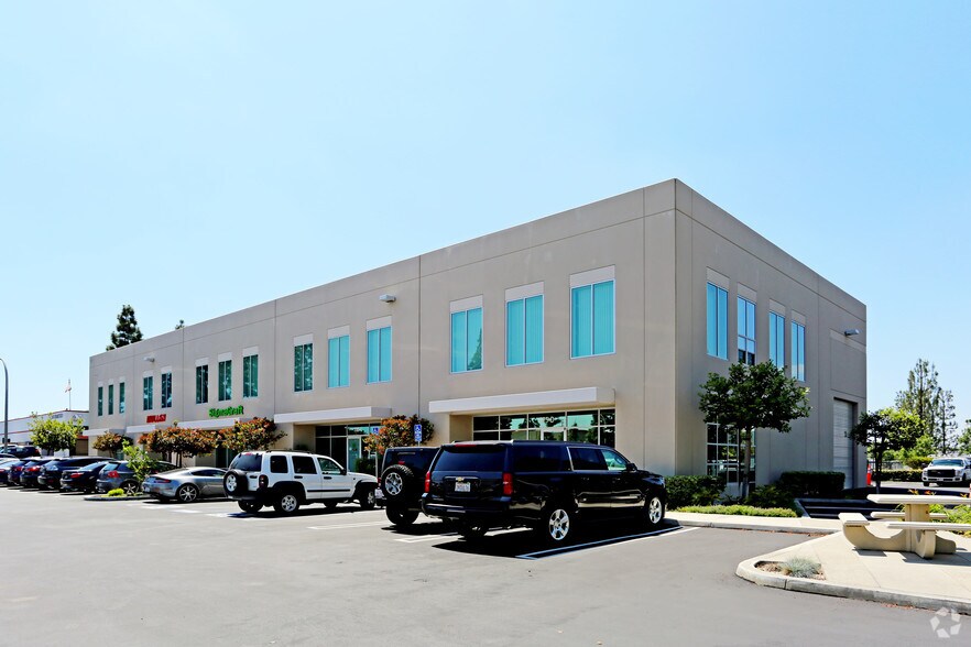 More Photos Of 325 N Puente St, Brea Light Manufacturing For Lease