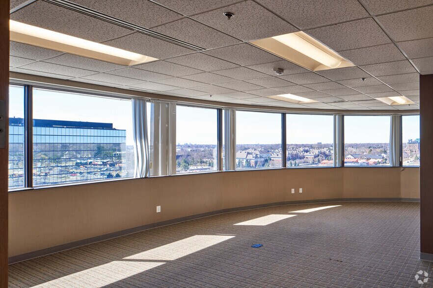 More Photos Of 888 W Big Beaver Rd, Troy Office For Lease