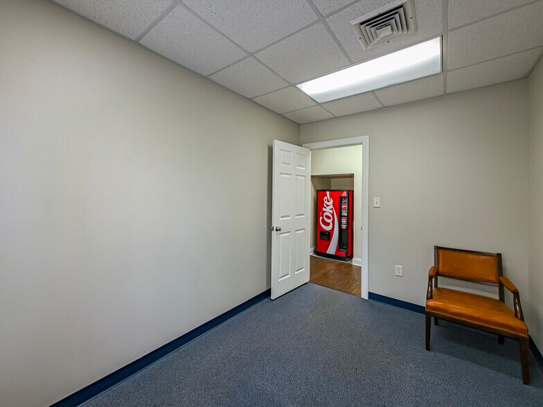 More Photos Of 1108 Gornto Rd, Valdosta Office For Sale