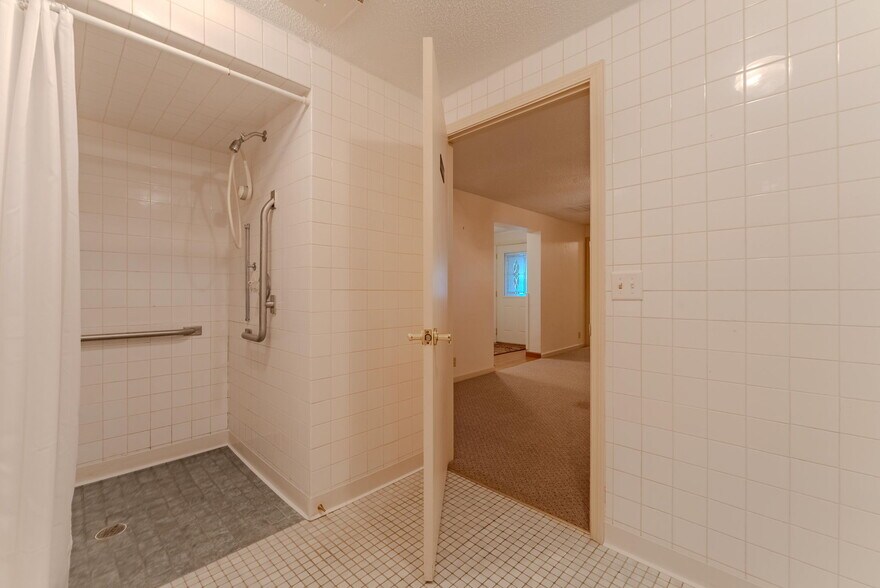 More Photos Of 508 N Broadway, Peru Office For Sale