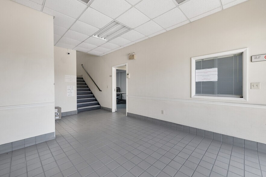 More Photos Of 3162 Clemson Rd, Orlando Radio TVTransmission Facilities For Lease