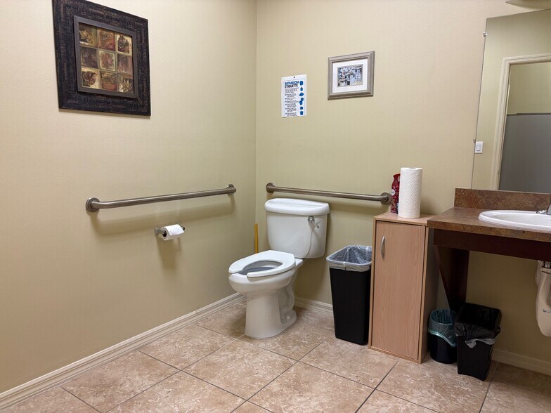 More Photos Of 5334 Primrose Lake Cir, Tampa Office For Sale