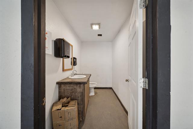 More Photos Of 104 N Lombard Ln, Skiatook Flex For Sale