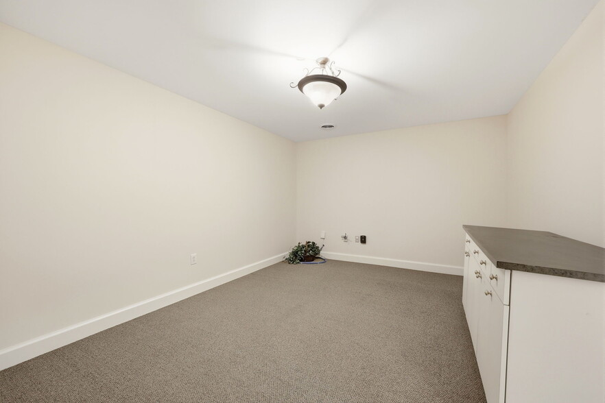 More Photos Of 845 Johns Hopkins Dr, Greenville Medical For Lease