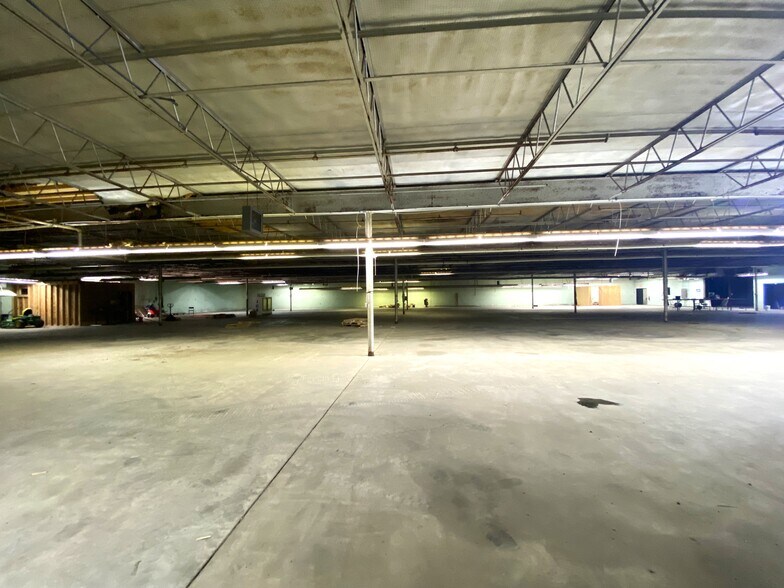 More Photos Of 1212 F.R. Huff Dr, St Matthews Industrial For Sale