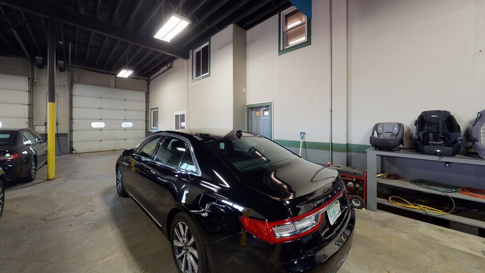 More Photos Of 34 Lafayette Rd, North Hampton Freestanding For Lease