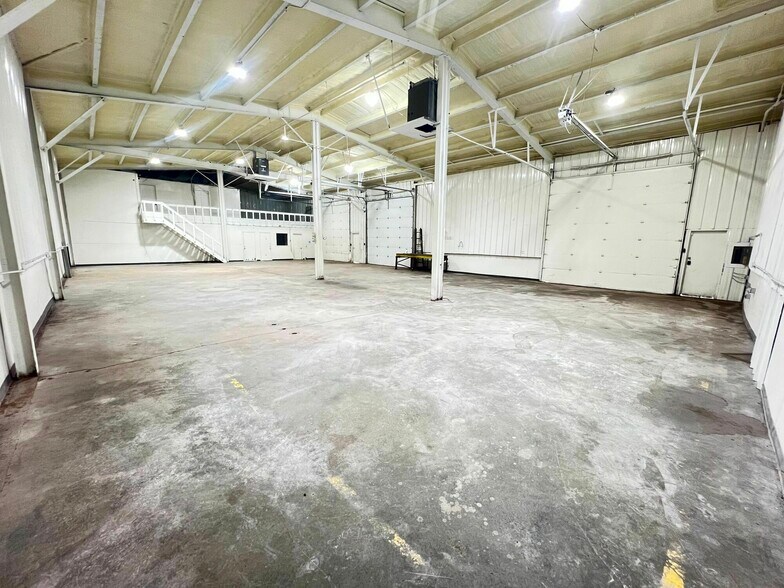 More Photos Of 5620 Massachusettes Ave, Indianapolis Service For Lease