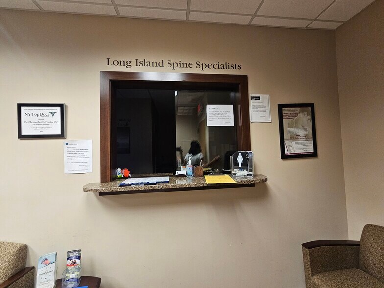 More Photos Of 400 Montauk Hwy, West Islip Medical For Lease