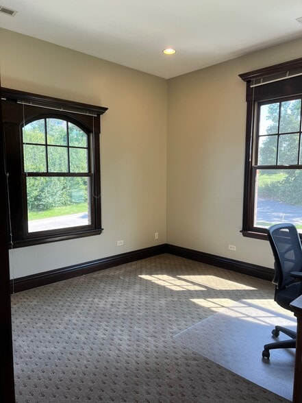 More Photos Of 770 Beacon St, West Dundee Medical For Sale
