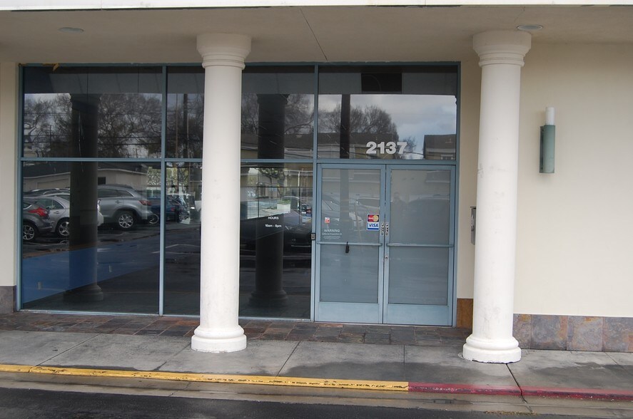 More Photos Of 2135-2141 Bellflower Blvd, Long Beach Storefront For Lease