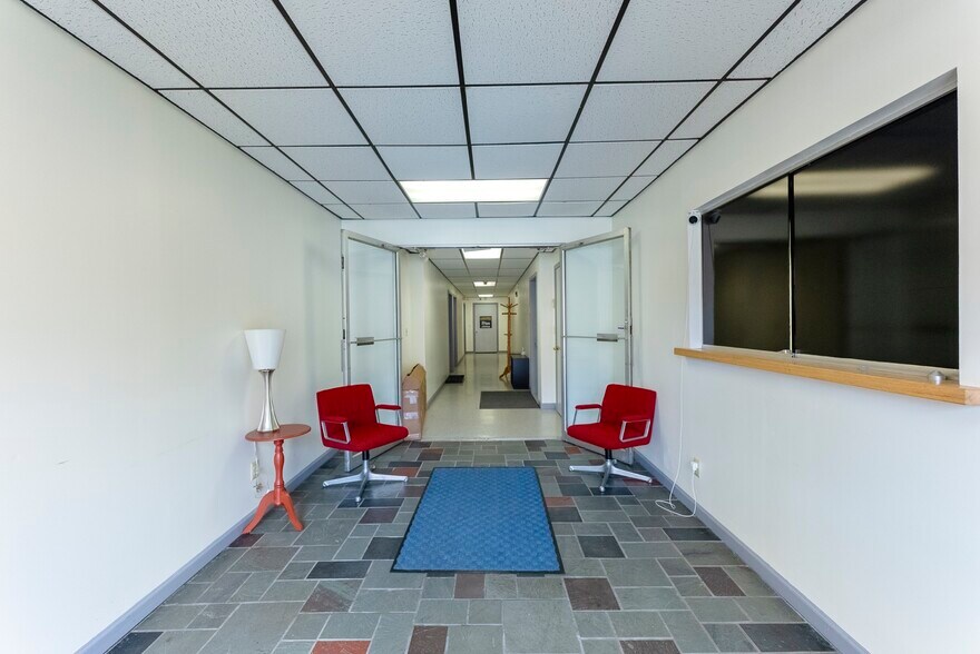 More Photos Of 447 Broadway, Ulster Park Office For Sale