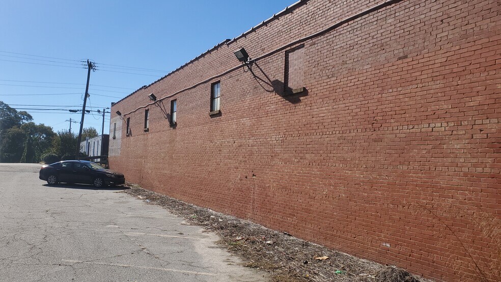 More Photos Of 734 N Greenwood Ave, Ware Shoals General Retail For Sale