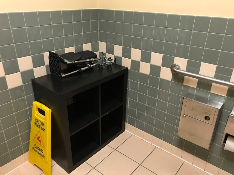 More Photos Of 30 W Mashta Dr, Key Biscayne Medical For Lease