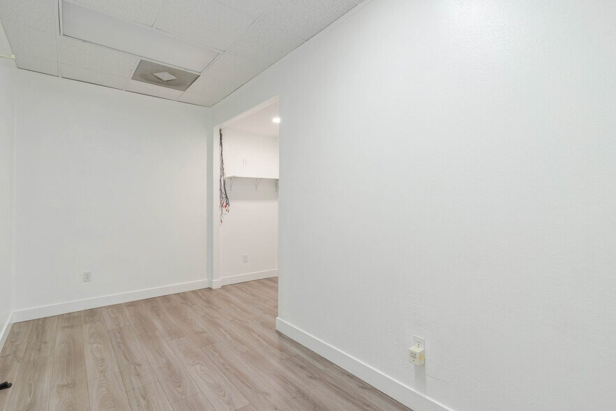 More Photos Of 516 W Lancaster Blvd, Lancaster Storefront For Lease