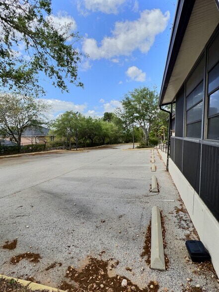 More Photos Of 650 N Highway 27, Minneola Restaurant For Sale