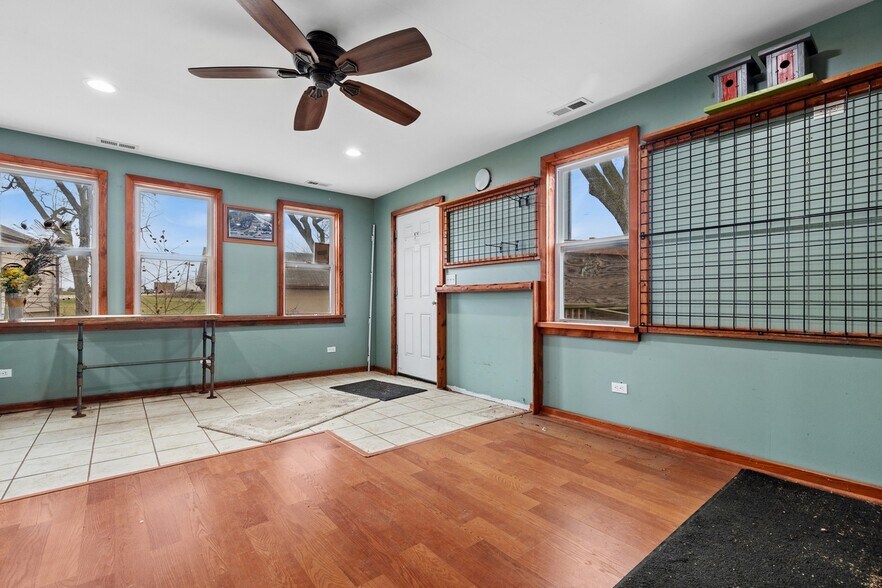 More Photos Of 20922 W Il Route 176, Mundelein Service For Sale