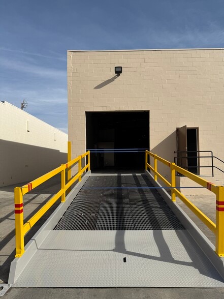 More Photos Of 8945 Quartz Ave, Northridge Warehouse For Lease