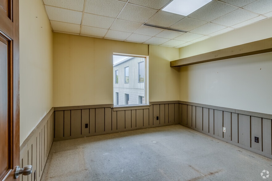 More Photos Of 7900 W Tower Ave, Milwaukee Manufacturing For Sale