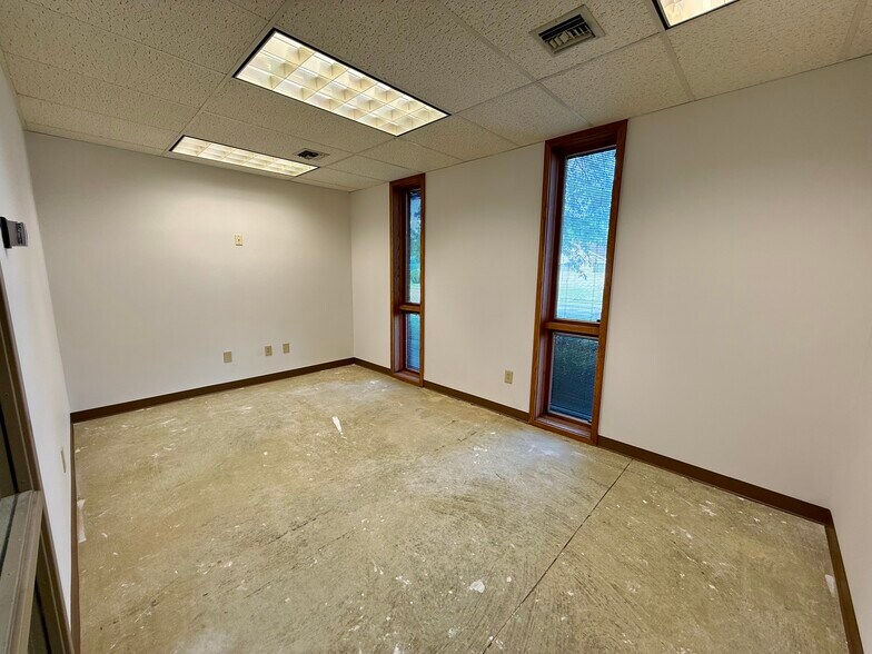 More Photos Of 321 S Blanchard St, Findlay Office For Sale