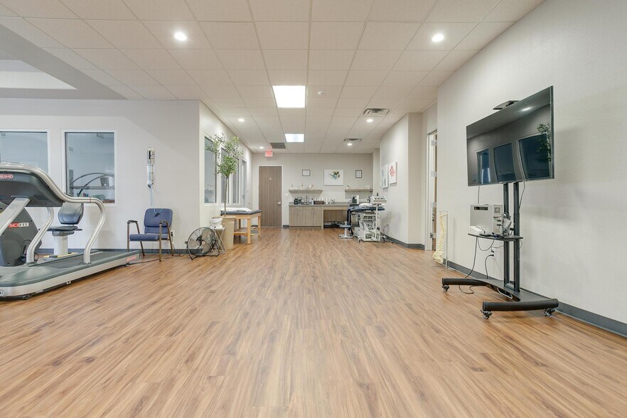 More Photos Of 1580 US Highway 287 N, Mansfield Medical For Sale